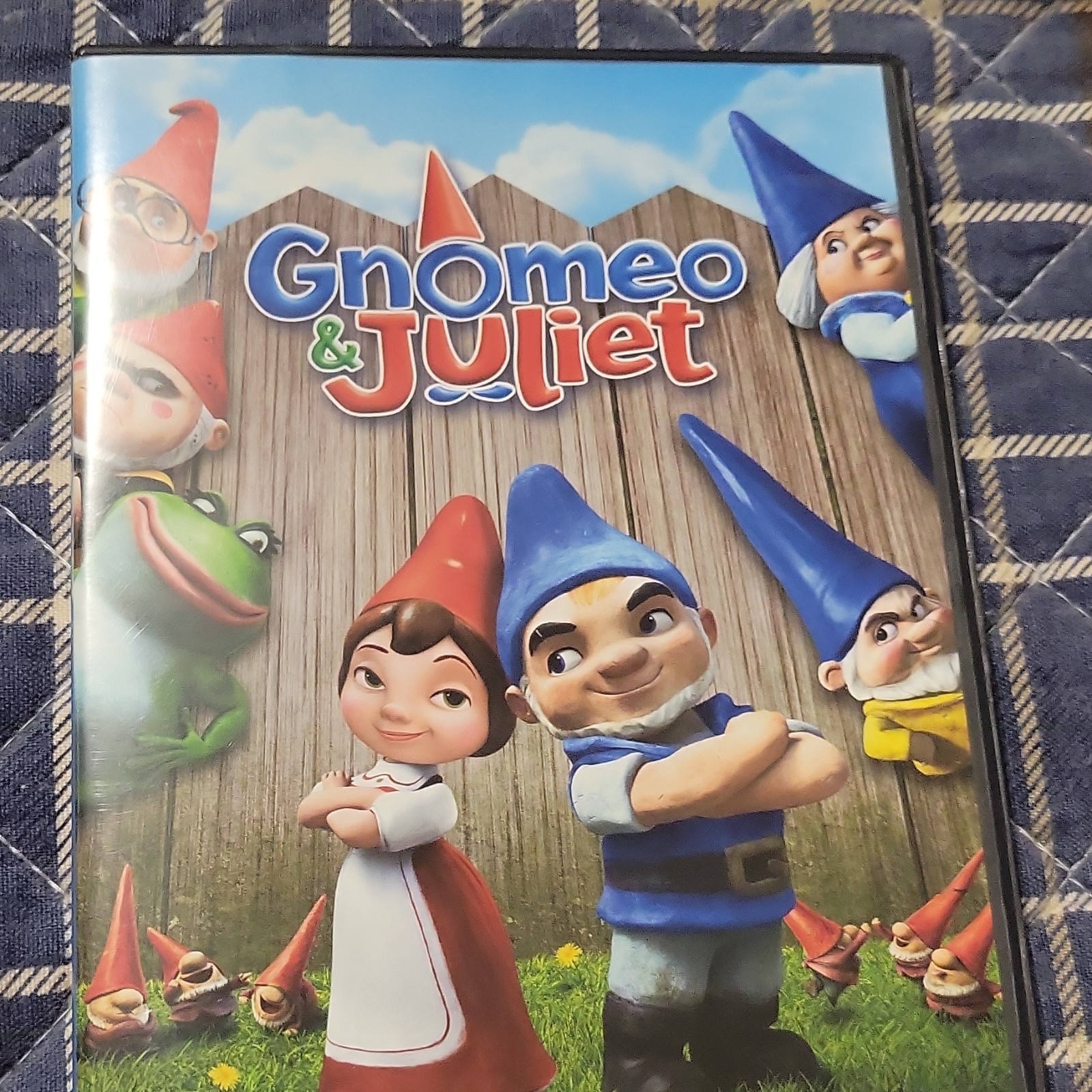 Touchstone Pictures Gnomeo & Juliet DVD Widescreen Family Animation Bonus Featu…