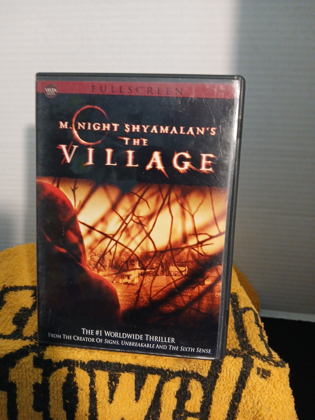 The Village (2005 DVD 108 Min Rated PG-13) Joaquin Phoenix Sigourney Weaver…