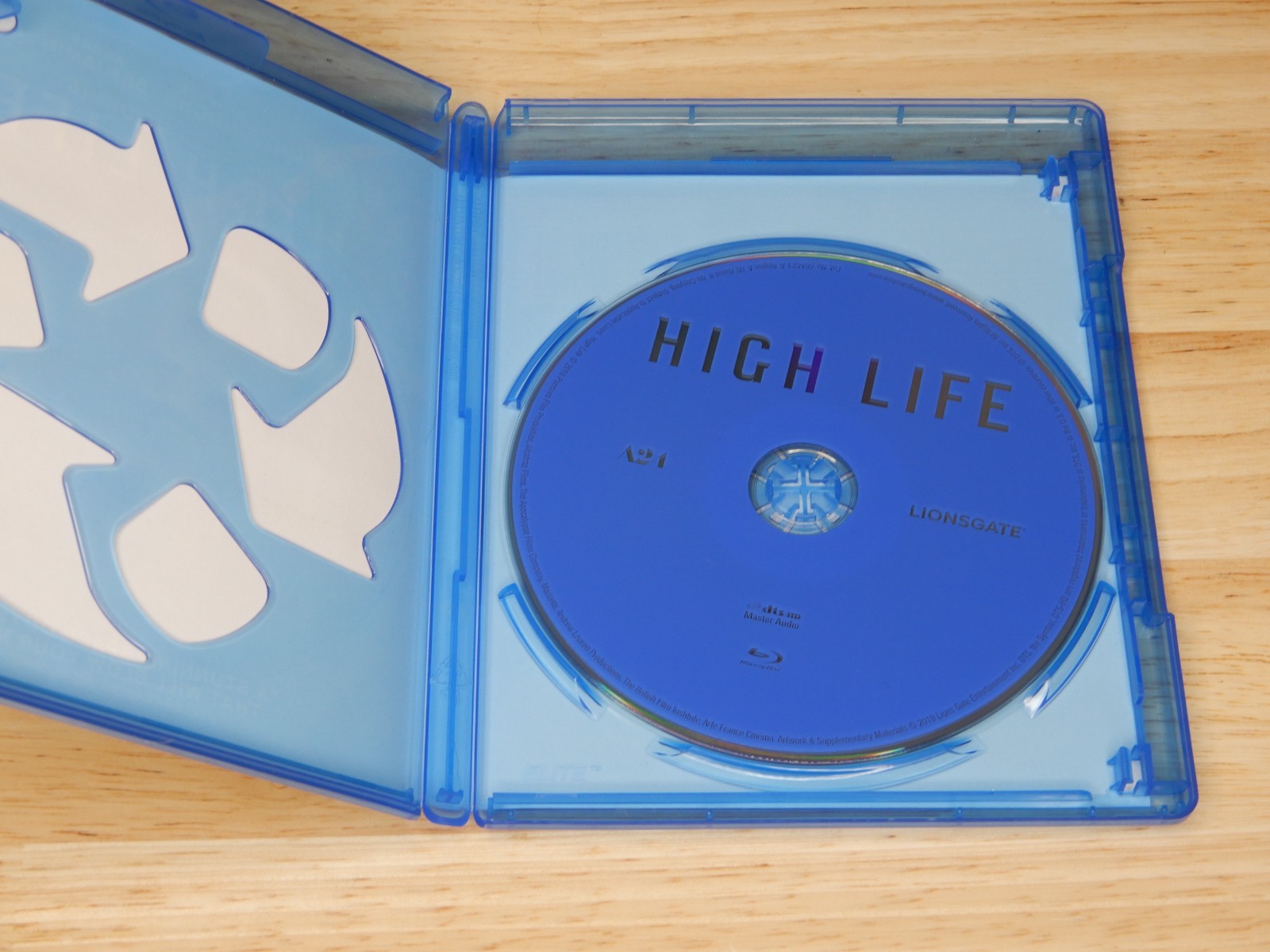 High Life (Blu-ray, 2019 A24 Film) Robert Pattinson, Juliette Binoche, Mia Goth