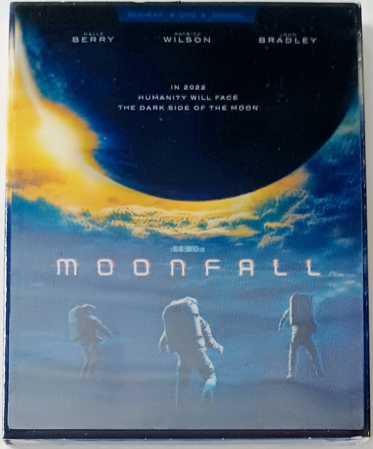 Moonfall (Blu-ray + DVD) w/Lenticular Slipcover (New & Sealed) Halle Berry