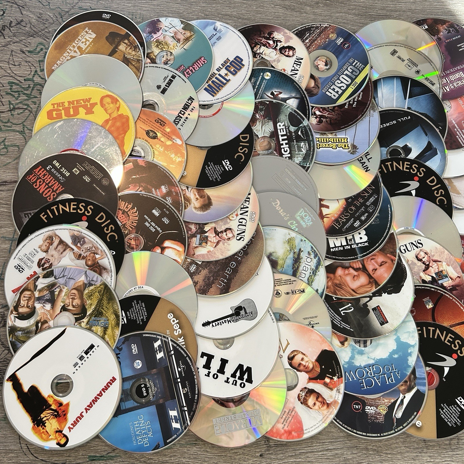 100 Wholesale lot dvd movie assorted bulk Free Shipping Video Dvds CHEAP NO CASE