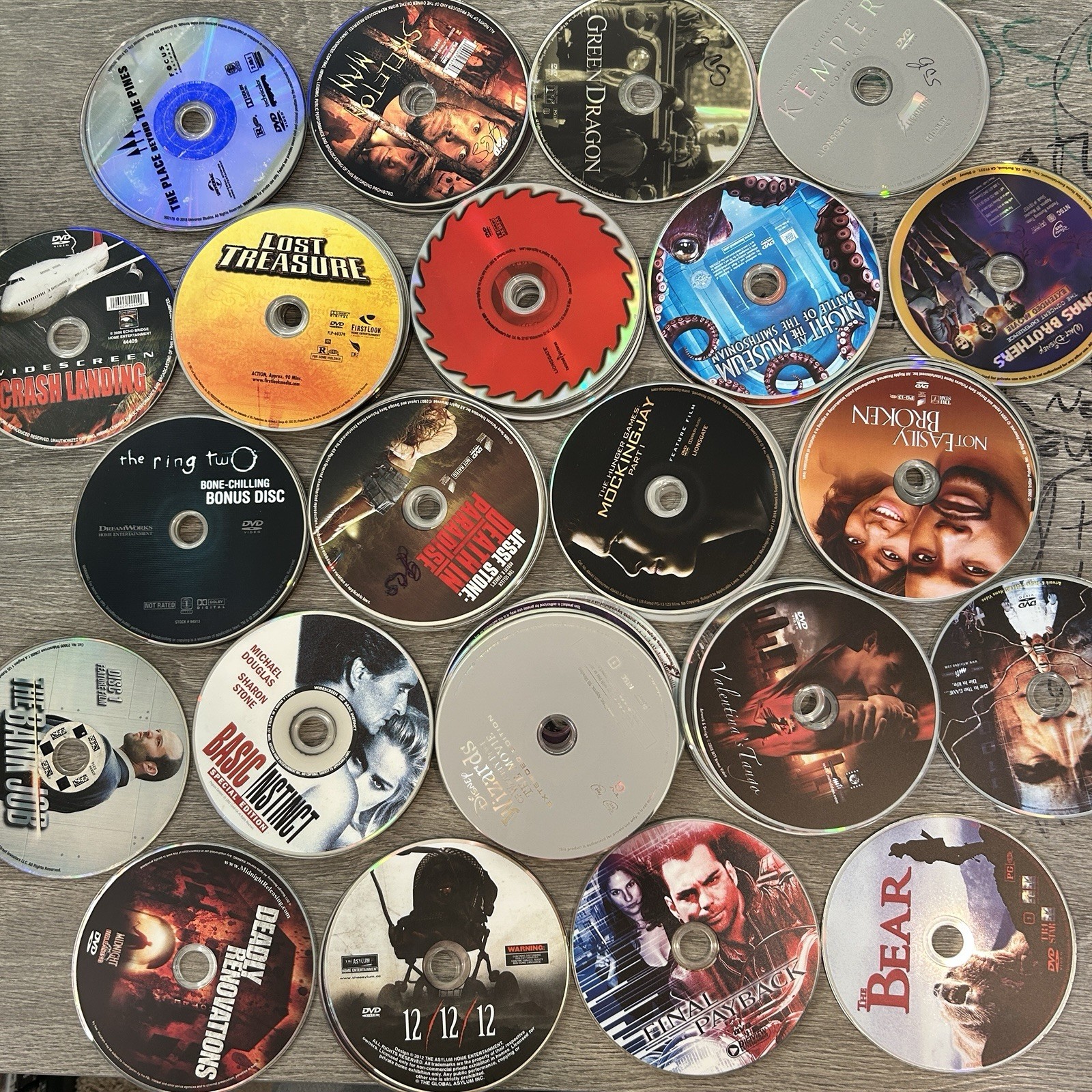 100 Wholesale lot dvd movie assorted bulk Free Shipping Video Dvds CHEAP NO CASE