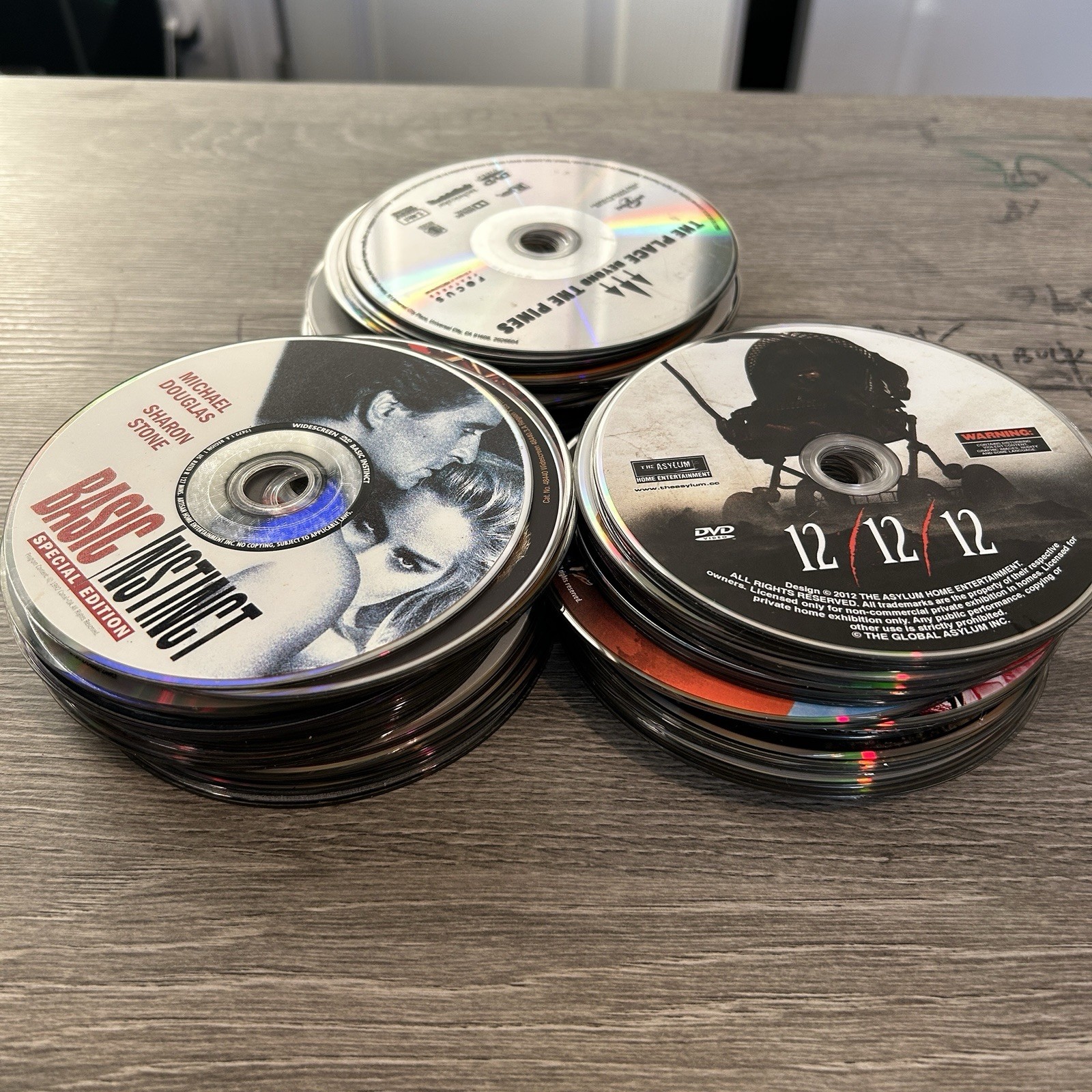 100 Wholesale lot dvd movie assorted bulk Free Shipping Video Dvds CHEAP NO CASE