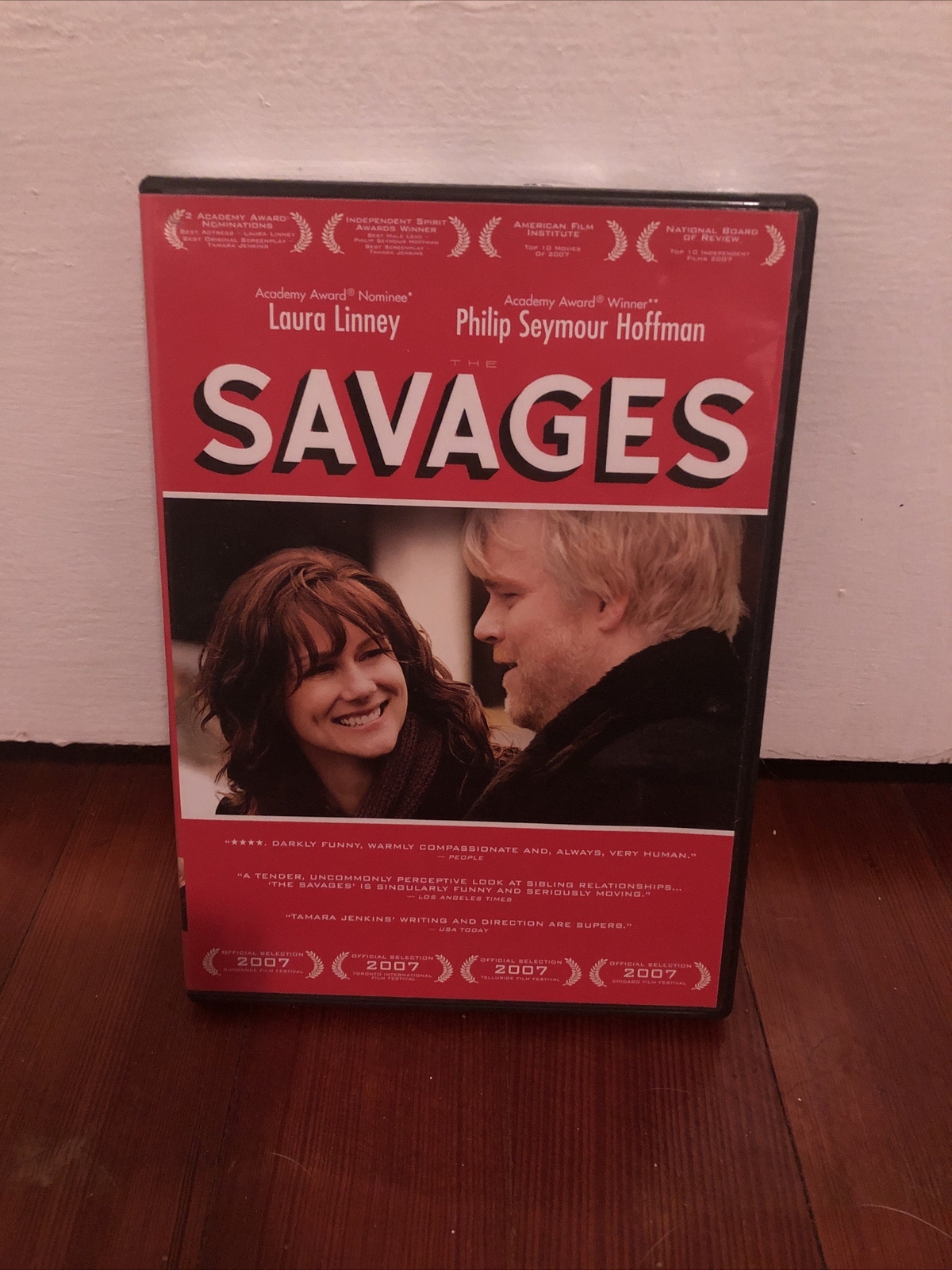 Savages DVD – Laura Linney/Philip Seymour Hoffman – Very Good