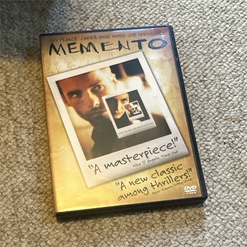 Memento DVD Anamorphic Widescreen R Eng/Spa Sony Pictures 2000 113 min